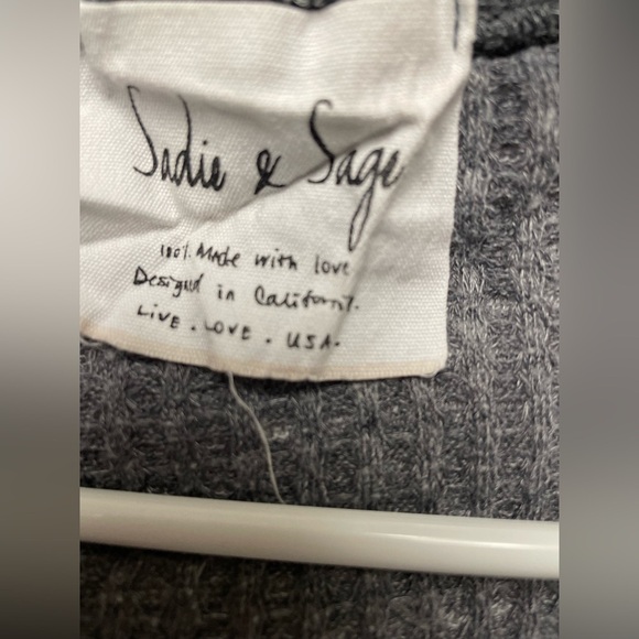 Sadie & Sage Crewneck Sweater - Picture 3 of 3